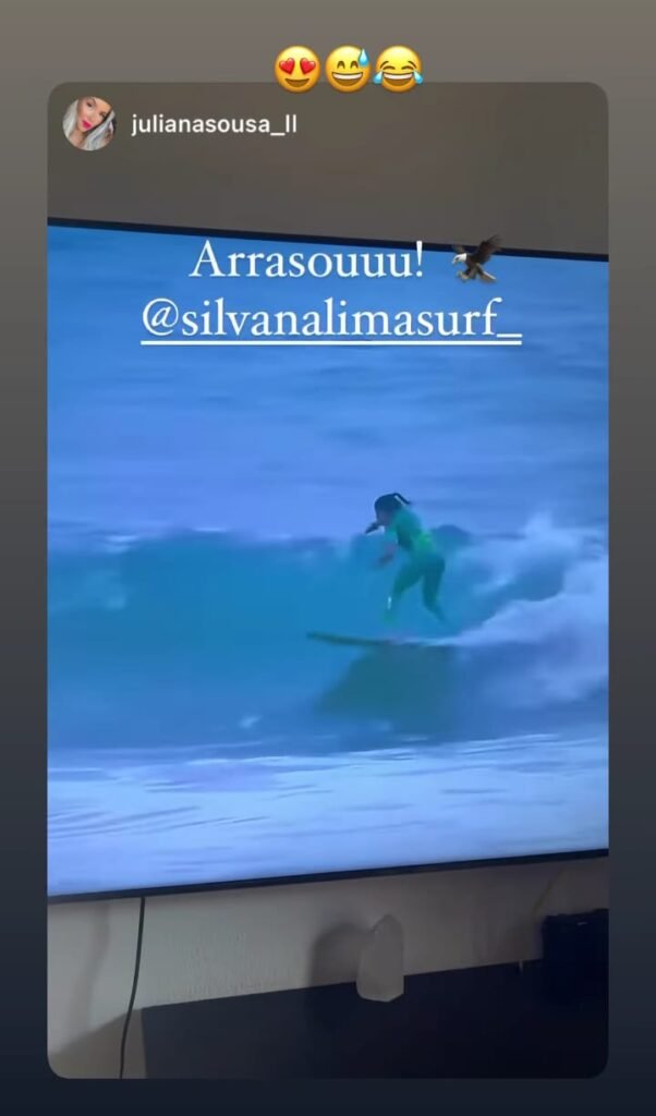 A namorada da surfista, Juliana Sousa, também felicitou a vitória do seu amor.