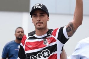 Thiago Galhardo chega ao santa cruz