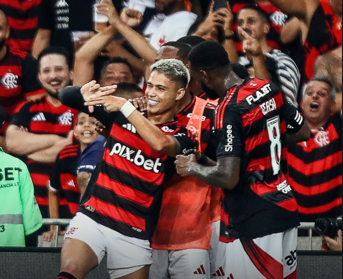 Luiz Araújo comemora o gol da vitória no Maracanã. Foto: Adriano Fontes/CRF