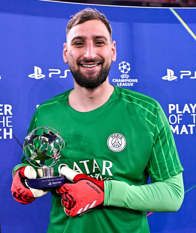 Gigi Donnarumma, o herói da classificação do PSG, recebe o prêmio de Man of the Match. Foto: Reprodução Instagram / PSG