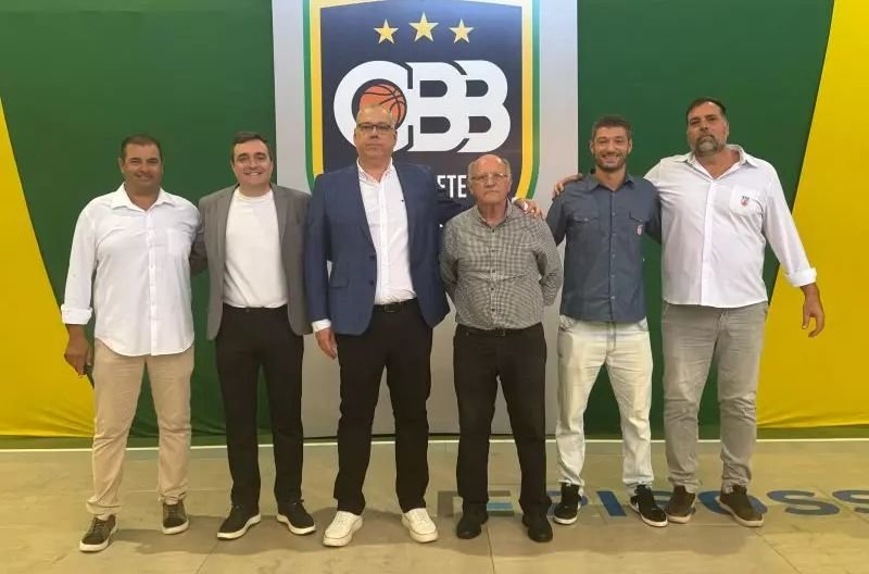 Da esquerda pra direita: Luiz Gastão Dubois (coordenador técnico FCB), Fábio Deschamps (vice-presidente CBB),Marcelo Sousa (presidente CBB),Oscar Archer (secretário geral FCB), Maurício Camaroto (coordenador de Arbitragem FCB) e Sérgio Carneiro (Presidente FCB)