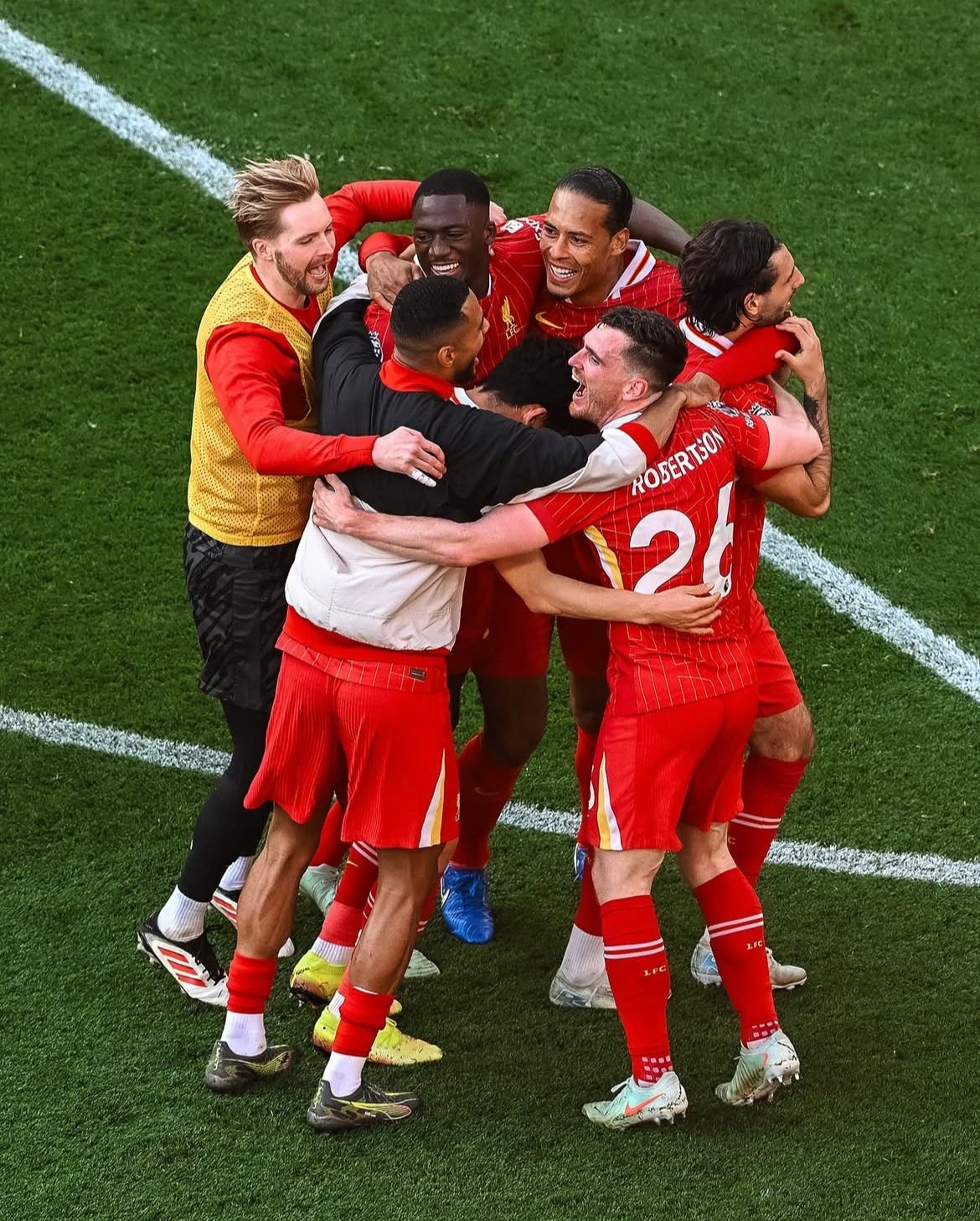 O Liverpool é campeão da Premier League 2024-25! Foto: Reprodução/Instagram LFC