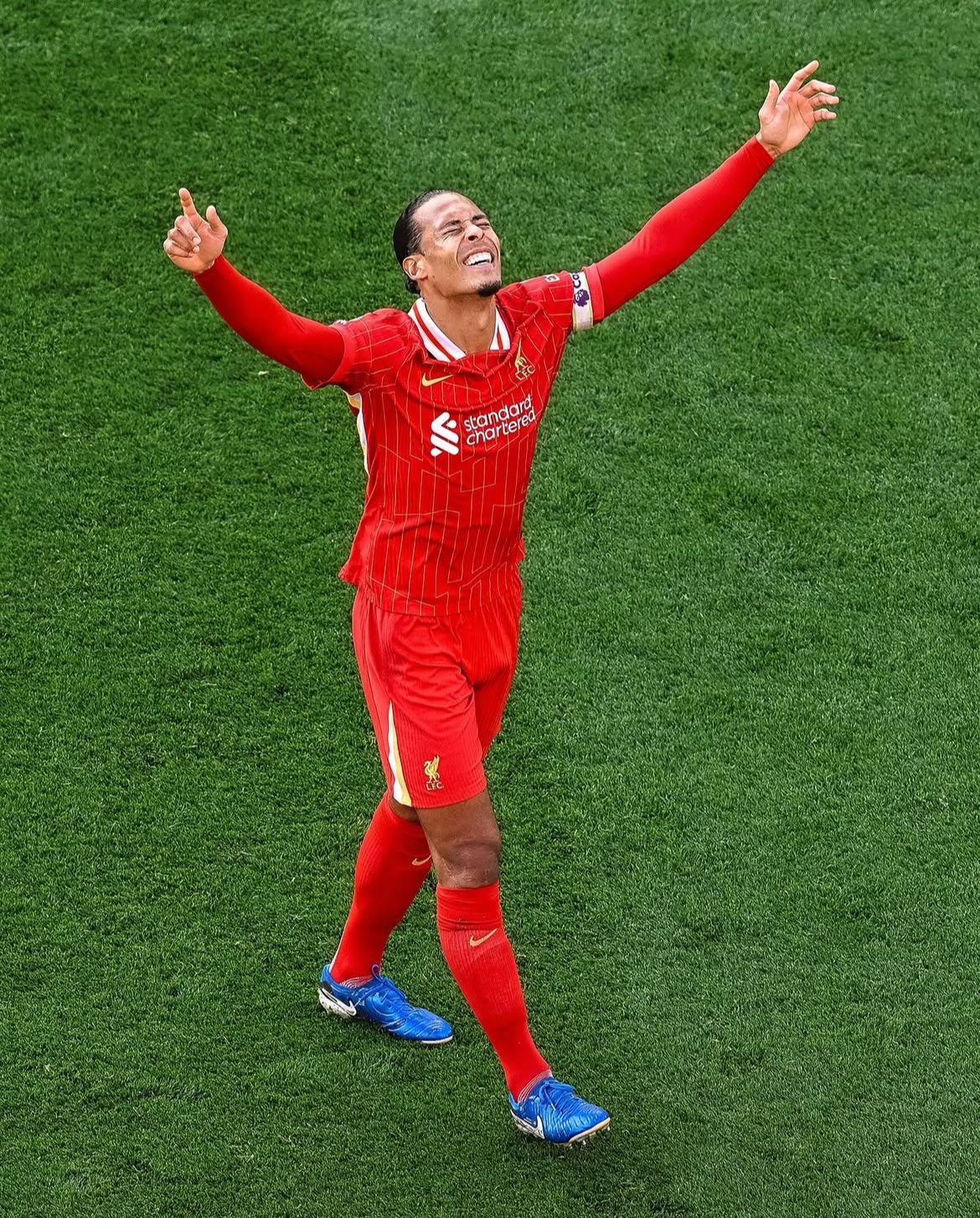 Virgil Van Dijk comemora o Título da Premier League 2024-25! Foto: Reprodução/Instagram LFC