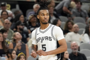 Stephon Castle como melhor jogador jovem do ano (Reprodução/Internet) 
