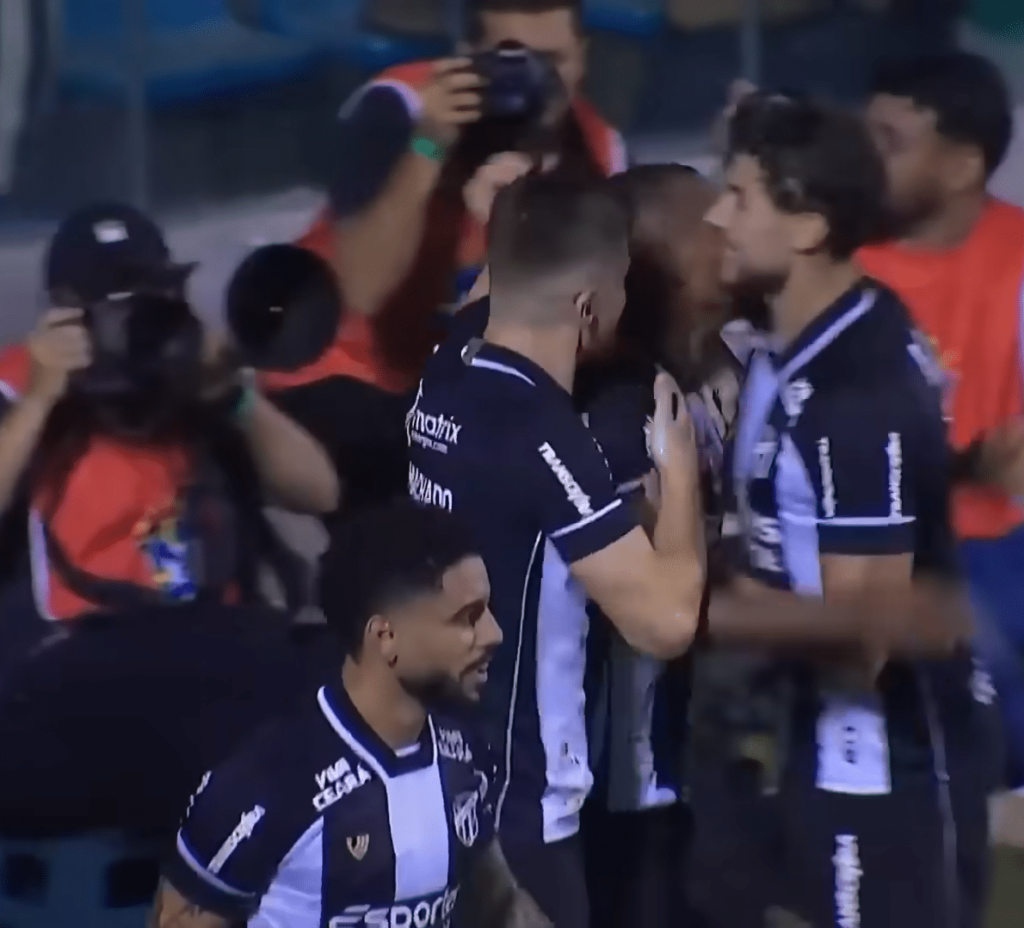 Marllon Borges comemora gol que derrotou o Vitória (Foto: Reprodução / Sportv - Premiere)