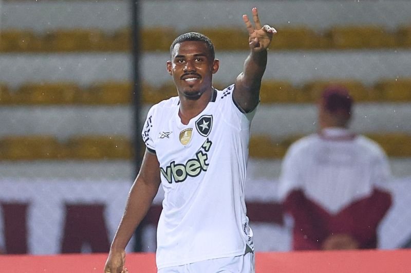 Cuiabano marca para o Botafogo contra o Carabobo na Libertadores