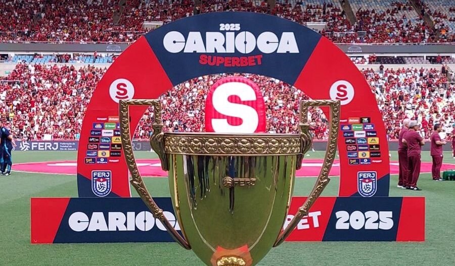 Foto da taça do Campeonato Carioca