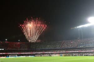 Sinalizadores da torcida do São Paulo na Libertadores