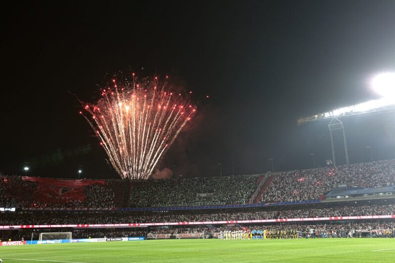 Sinalizadores da torcida do São Paulo na Libertadores