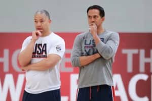 Tyronn Lue e Erik Spoelstra no treino da Seleção dos Estados Unidos