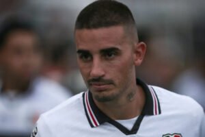 Thiago Galhardo em atividade pelo Santa Cruz