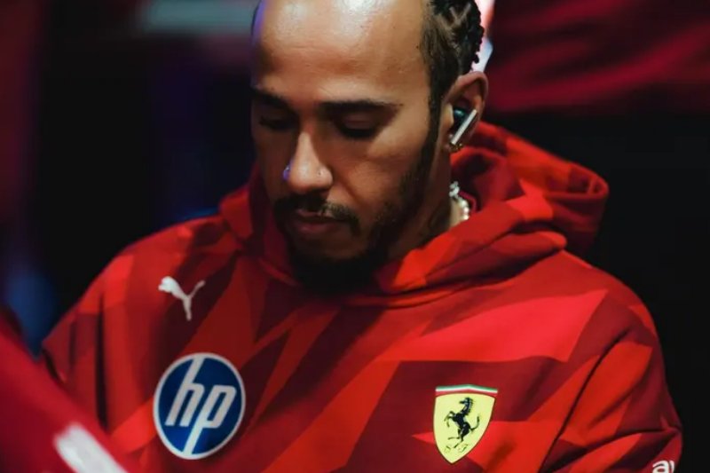 Hamilton triste após corrida ruim da Ferrari