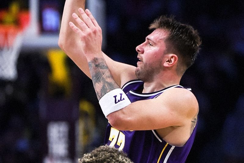 Luka Doncic, do Los Angeles Lakers, enfrenta o San Antonio Spurs