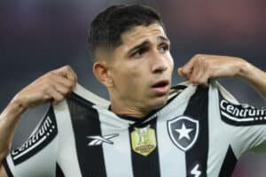 Savarino, grande ídolo do Botafogo, a caminho do Fluminense