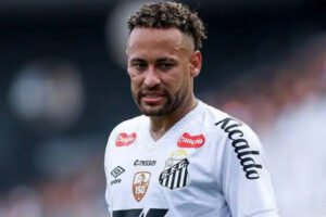 Neymar frustado em campo pelo Santos. Atacante não foi convocado por Ancelotti no ciclo de 2026
