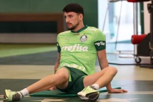 Piquerez fazendo trabalhos no CT do Palmeiras