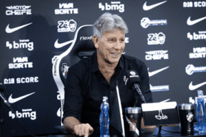 Renato Gaúcho promove mudanças e quebra jejum na estreia.