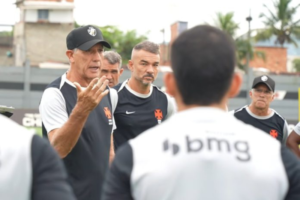 Sistema defensivo vazado e Gómez suspenso preocupam Renato para a Data Fifa