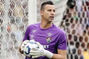Fábio em ação pelo Fluminense