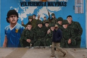 Mural em Buenos Aires de Maradona com combatentes Argentinos