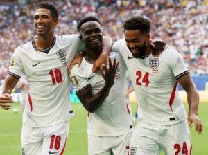 Saka, Bellingham e Reece James comemoram gol da Inglaterra