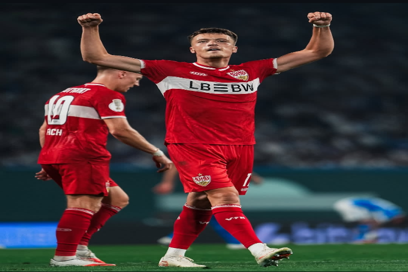 Pejcinovic comemorando seu gol.