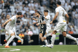 Santos vê chances de Libertadores diminuírem após derrota para o Atlético-MG em partida pelo Brasileirão.
