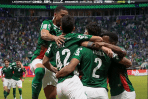 Jogadores do Palmeiras comemoram gol durante a vitória por 4 a 1 sobre o Corinthians pelo Campeonato Brasileiro